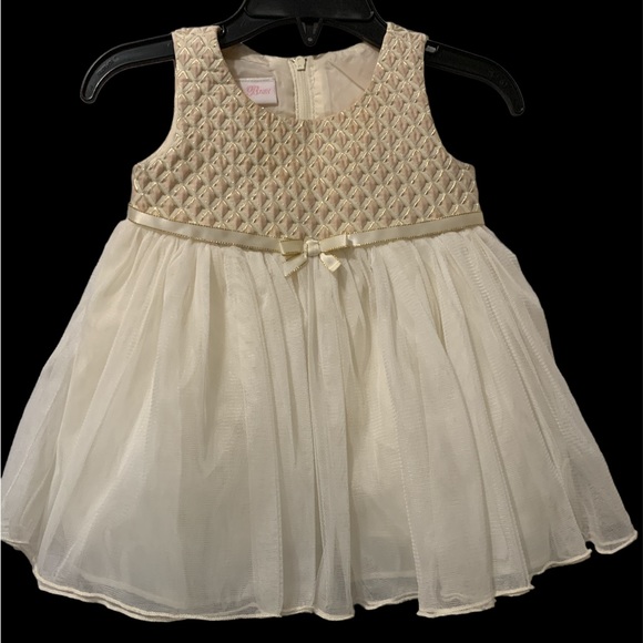 ✨HP✨Gold glitter Bonnie Baby Dress. - Picture 3 of 9